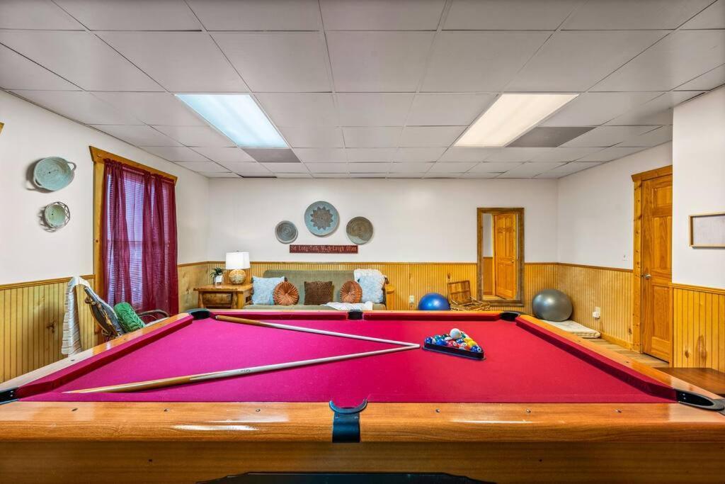 Log Cabin, Hot Tub, Fireplace, Pool Table & Views! Севьервилл Экстерьер фото