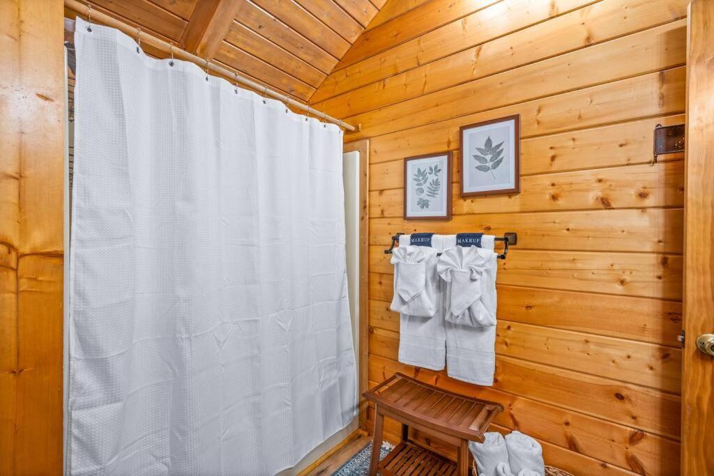 Log Cabin, Hot Tub, Fireplace, Pool Table & Views! Севьервилл Экстерьер фото