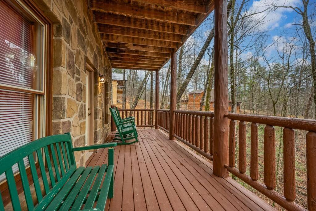 Log Cabin, Hot Tub, Fireplace, Pool Table & Views! Севьервилл Экстерьер фото