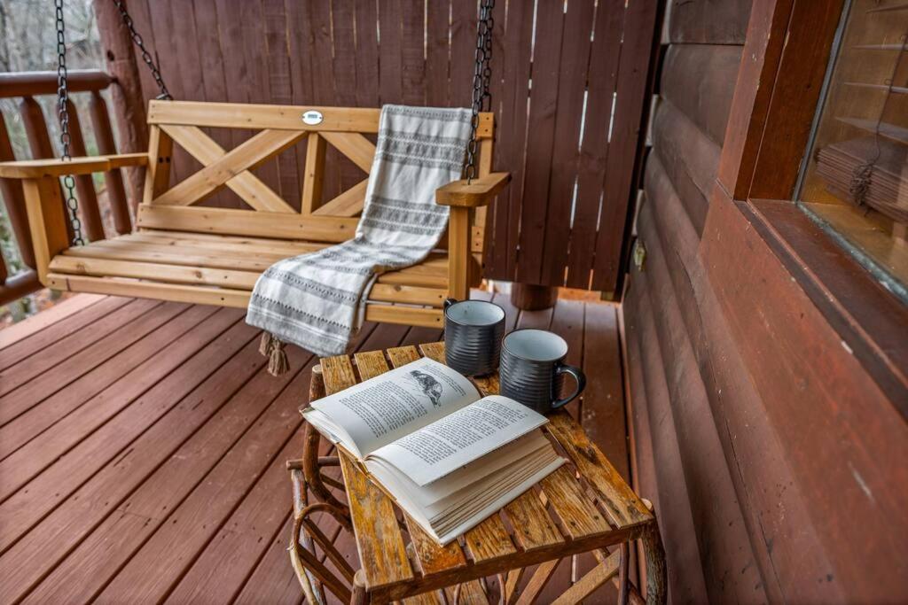 Log Cabin, Hot Tub, Fireplace, Pool Table & Views! Севьервилл Экстерьер фото