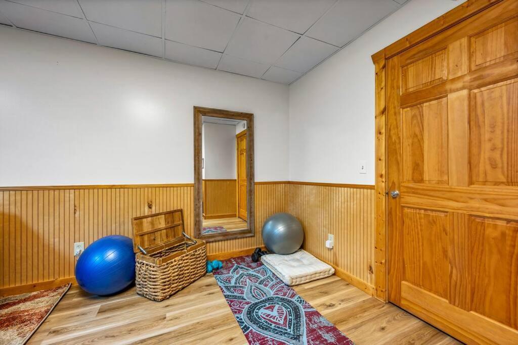 Log Cabin, Hot Tub, Fireplace, Pool Table & Views! Севьервилл Экстерьер фото