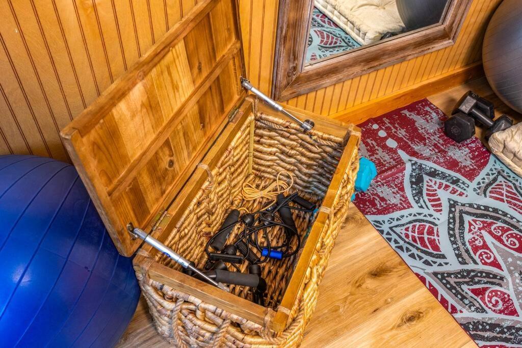 Log Cabin, Hot Tub, Fireplace, Pool Table & Views! Севьервилл Экстерьер фото