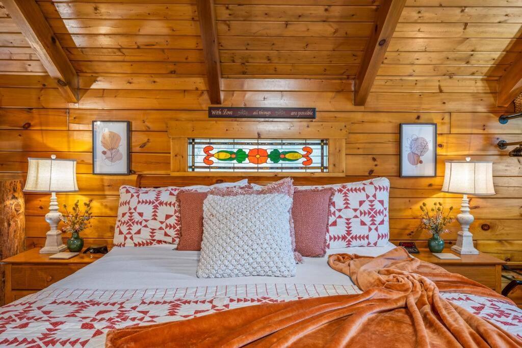 Log Cabin, Hot Tub, Fireplace, Pool Table & Views! Севьервилл Экстерьер фото