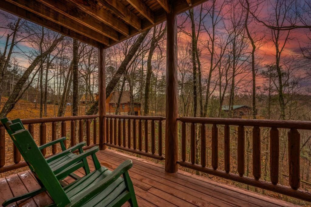 Log Cabin, Hot Tub, Fireplace, Pool Table & Views! Севьервилл Экстерьер фото